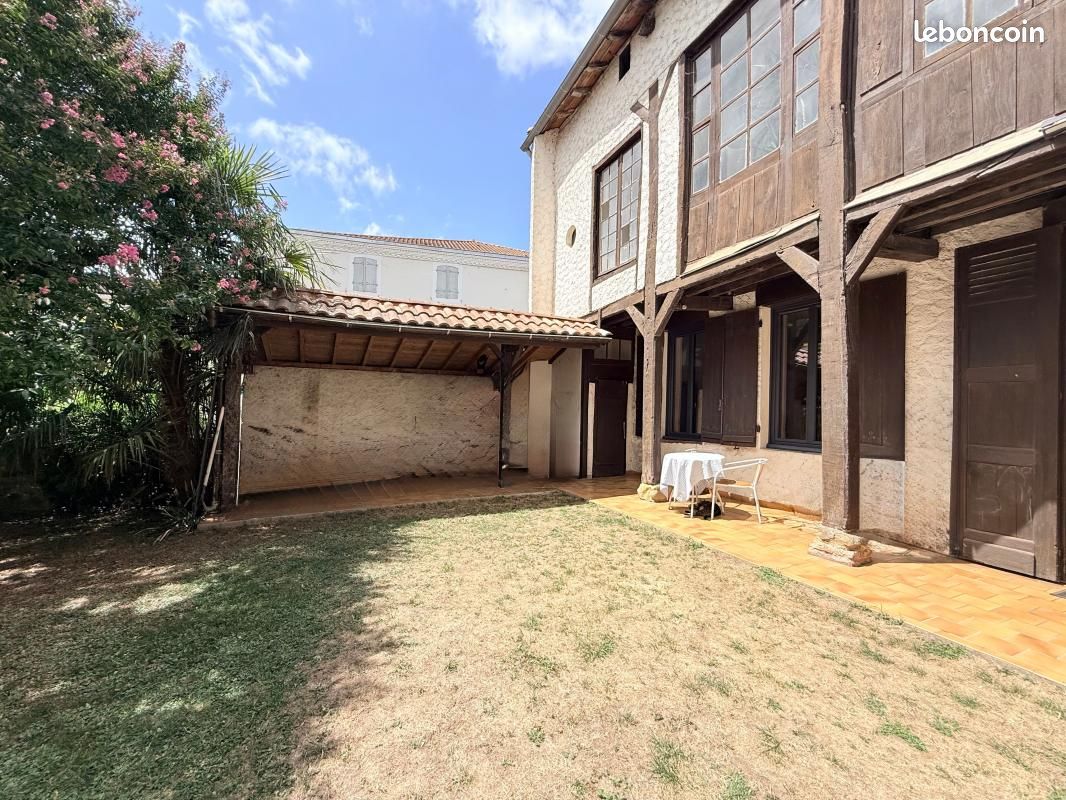Maison 4 pièces 157 m² · à Aire-sur-l'Adour · 157 m² · 254 000 €