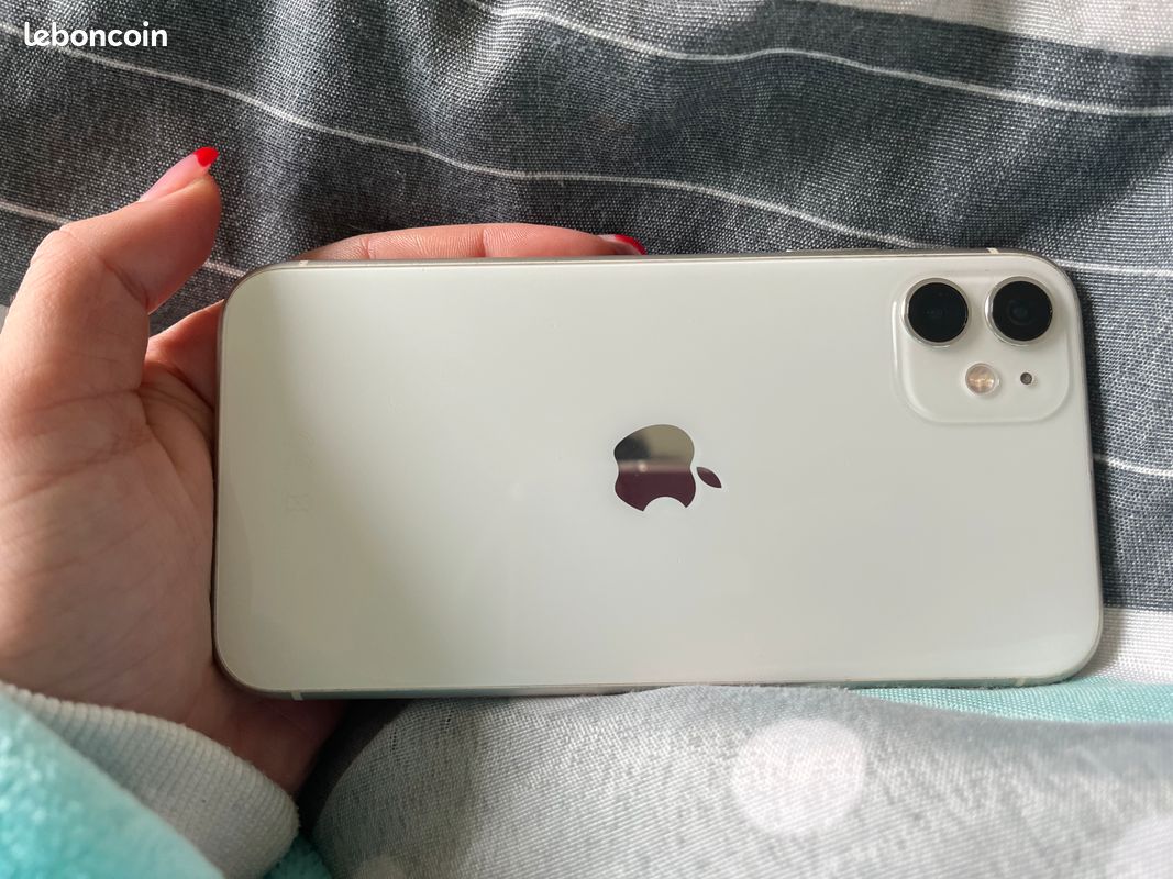 IPhone 11 64GO (image 1)