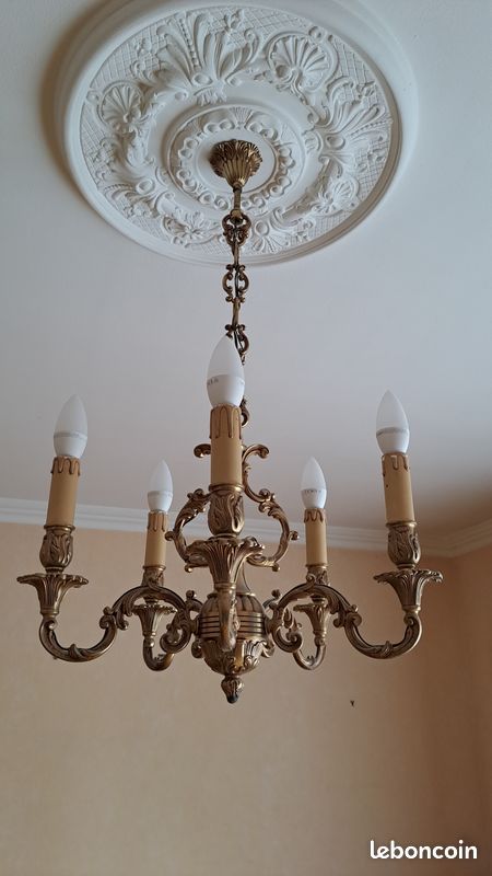 Paire d'appliques en bronze doré, à décor de rinceaux floraux