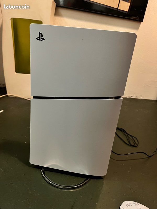 Vente PlayStation 5 avec son socle de maintien, avec une manette (image 2)