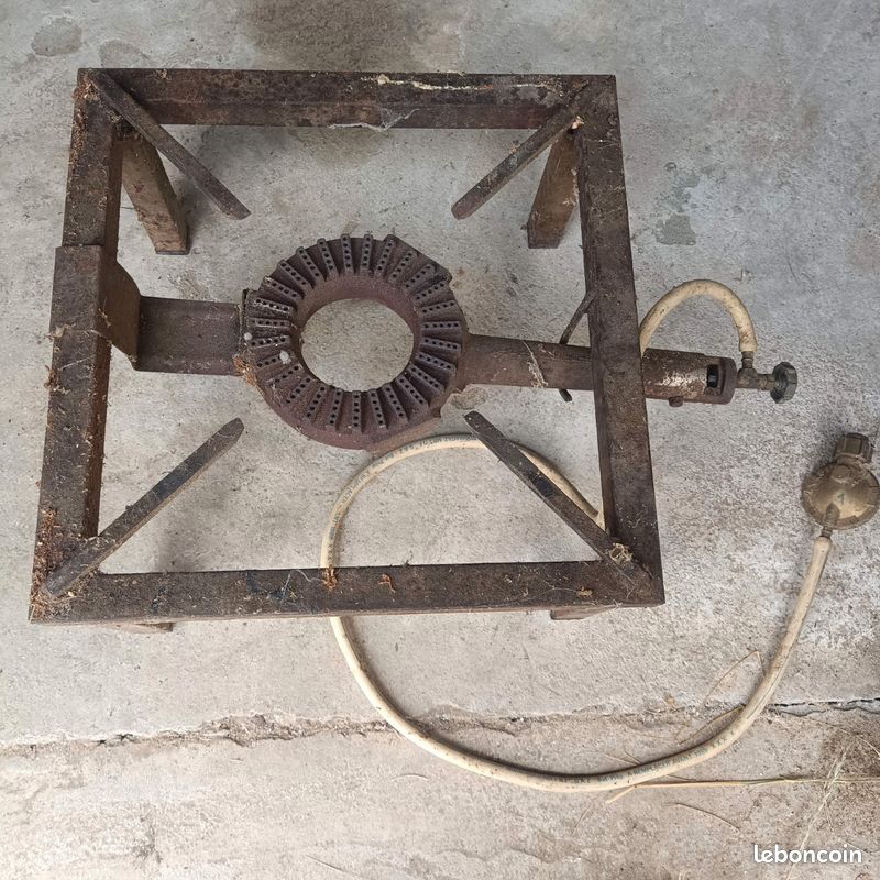 Rechaud gaz 9,8KW en fonte véritable sur 4 pieds 3 robinets