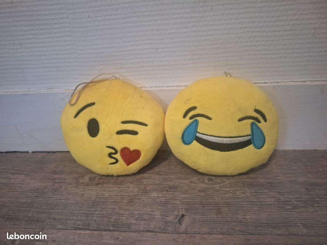 Lot De 2 Coussins Émoji Jaunes – Générique – Moelleux Et Fun