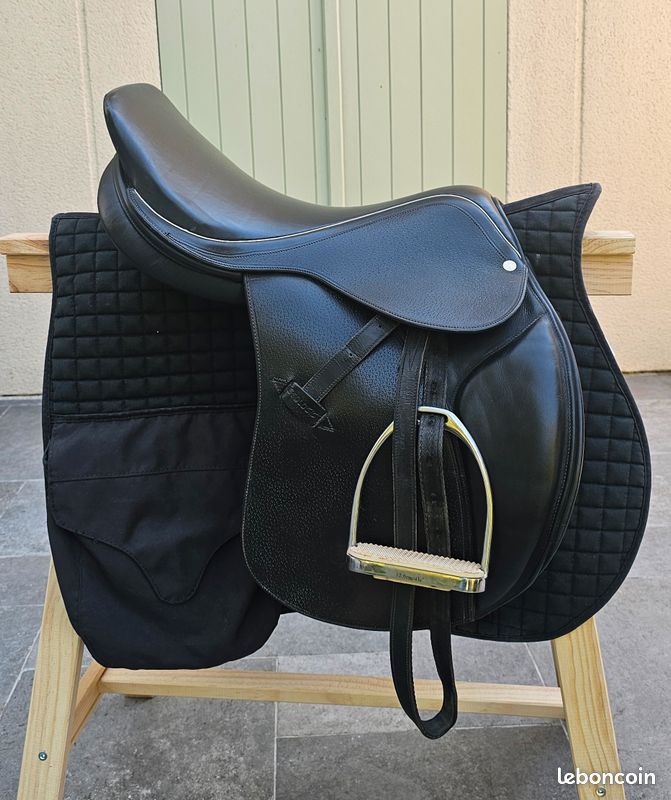 Selle D'équitation Saut En Cuir Végétal Tanné – 17.5 Pouces – Fabrication Française
