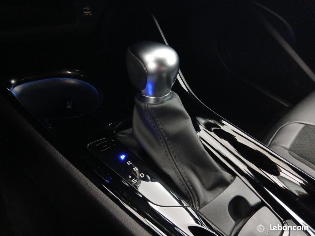 Toyota C-HR 2.0 Hybride 184ch Collection E-CVT (image 16)