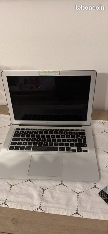 Mcbook air 2017 (image 1)