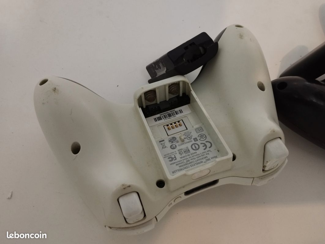 Lot de 2 manettes x-box (pour pièce) (image 2)