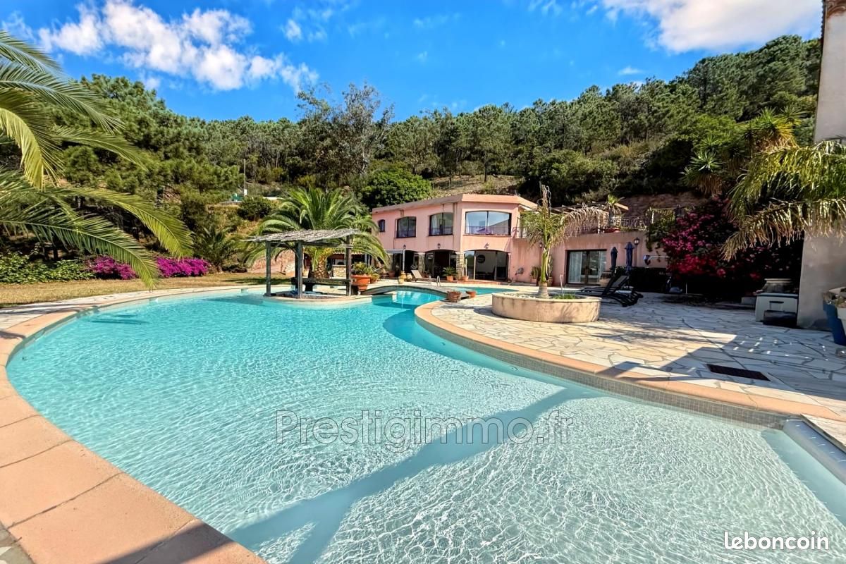 Maison 12 pièces 427 m² · à Théoule-sur-Mer · 427 m² · 2 632 500 €