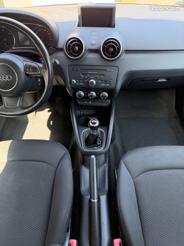 Audi a1 1.6 tdi 90ch attraction (image 24)