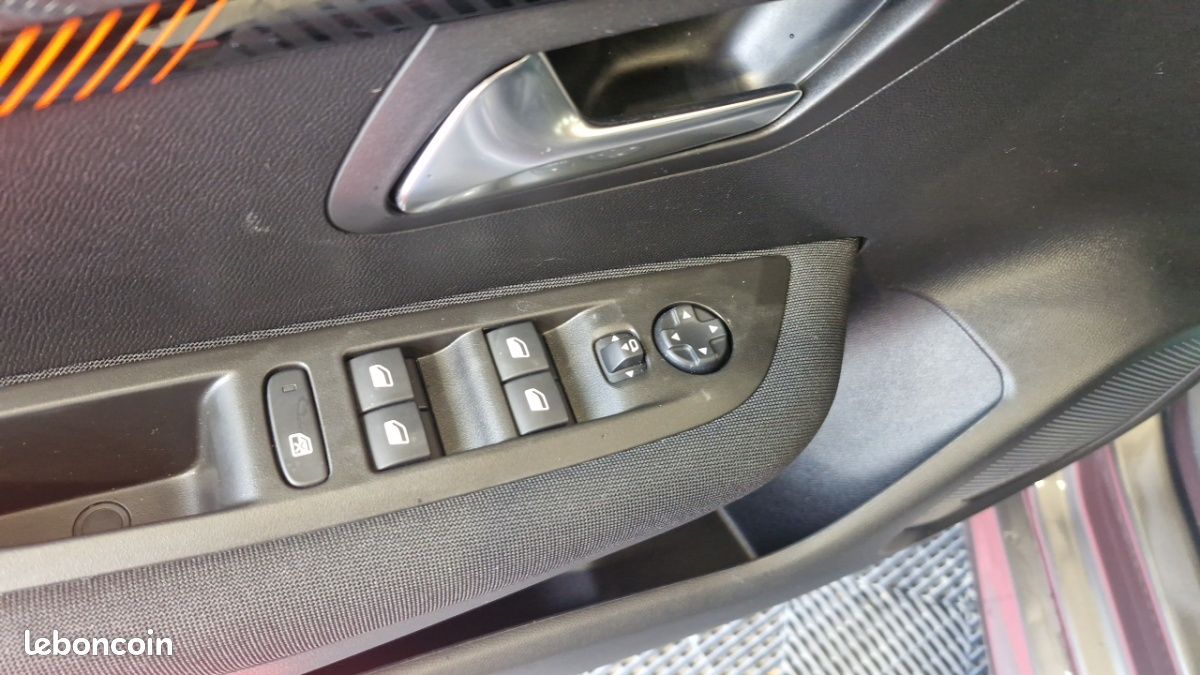 Peugeot 208 PURETECH 100 SS Active Business (image 17)