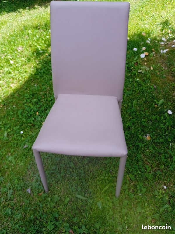 Chaise simili cuir gris (image 1)