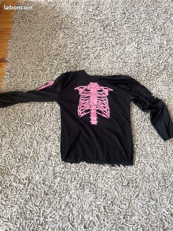 Tee shirt squelette rose et noir (image 1)