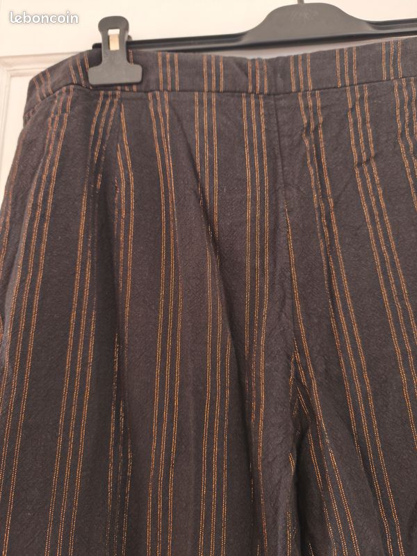 Pantalon noir à rayures pailletée jaunes (effet brillant) pour femmes de la marque Camaïeu neuf (image 8)