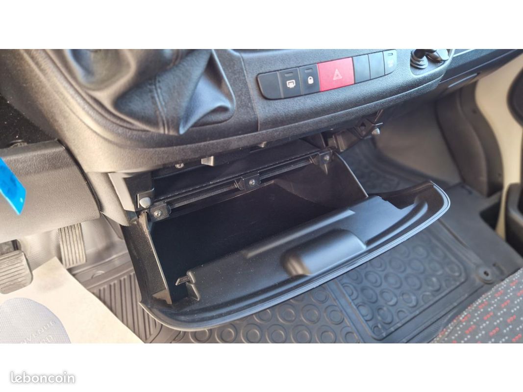 PEUGEOT BOXER Premium 333 L3H2 2.2 BlueHDi S&S - 140 (image 48)