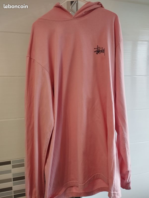 Tee shirt rose à capuche Stüssy (image 1)