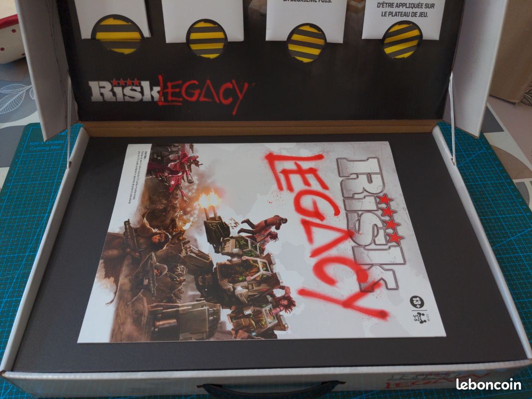 Jeu RISK Legacy (image 5)