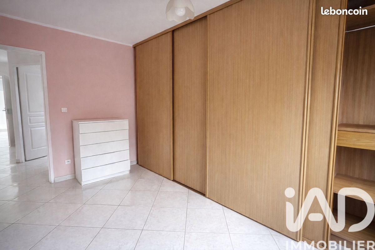 Propriété 11 pièces 254 m² (image 20)