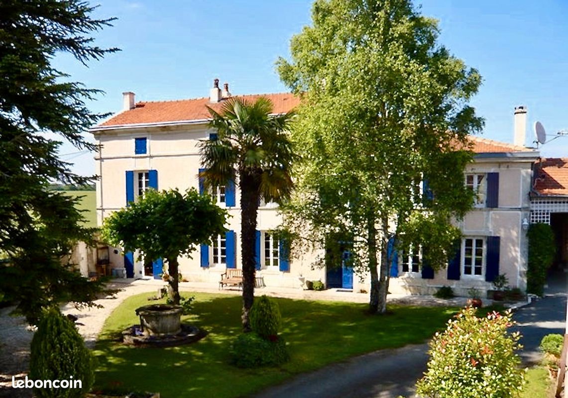 Maison 40 pièces 758 m² · à Néré · 758 m² · 700 000 €