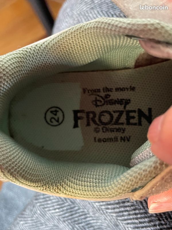 Baskets La Reine des Neiges, marque Disney Frozen, en cuir avec scratchs, pointure 24, dans leur boîte d'origine, en très bon état (image 2)
