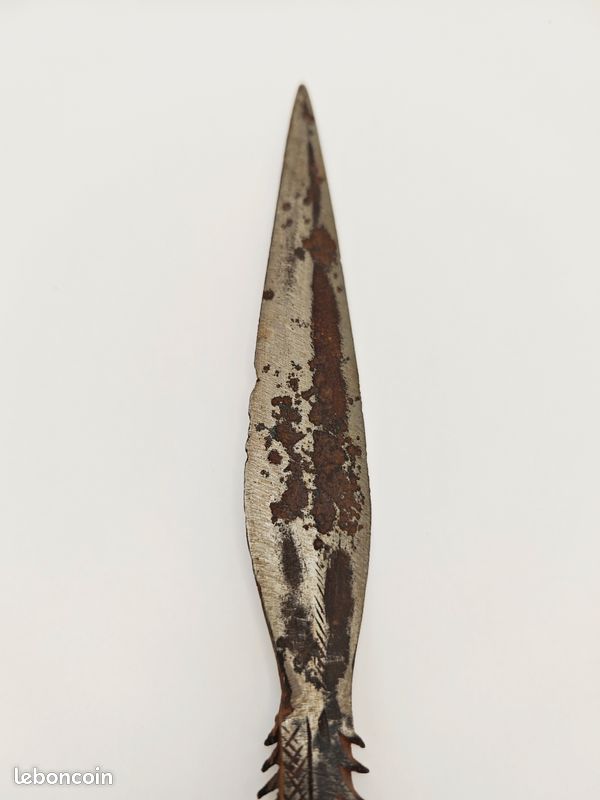 Ancienne Tête De Lance En Fer Sculpté – Inde, 19e Siècle – 12,7 Cm – Collection