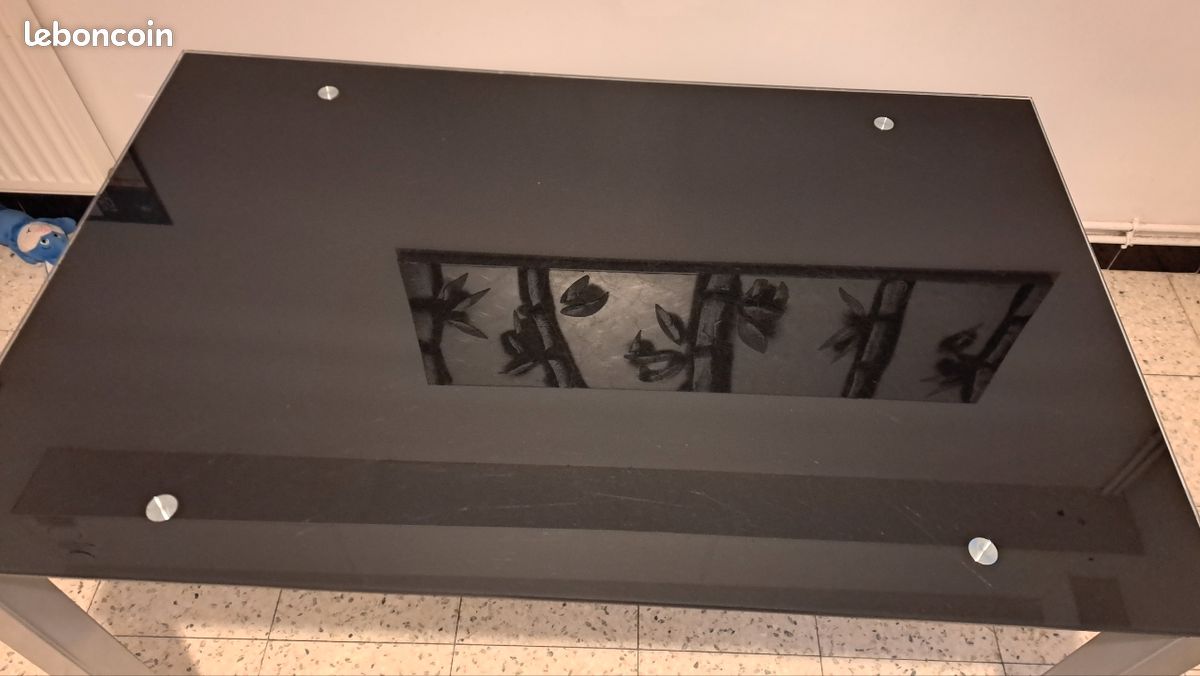 Table en verre (image 1)