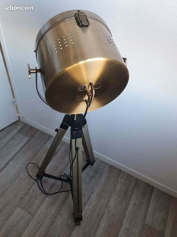 Grande lampe sur pied style industriel (image 1)