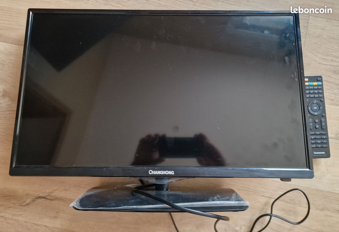 Vend TV LED Changhong LED24D2500T2 24" (image 1)