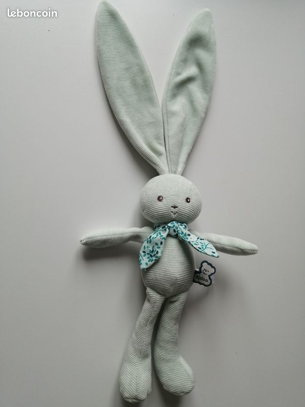 PELUCHE FAIT MAIN - Lapin avec poussin - réalisée au crochet en