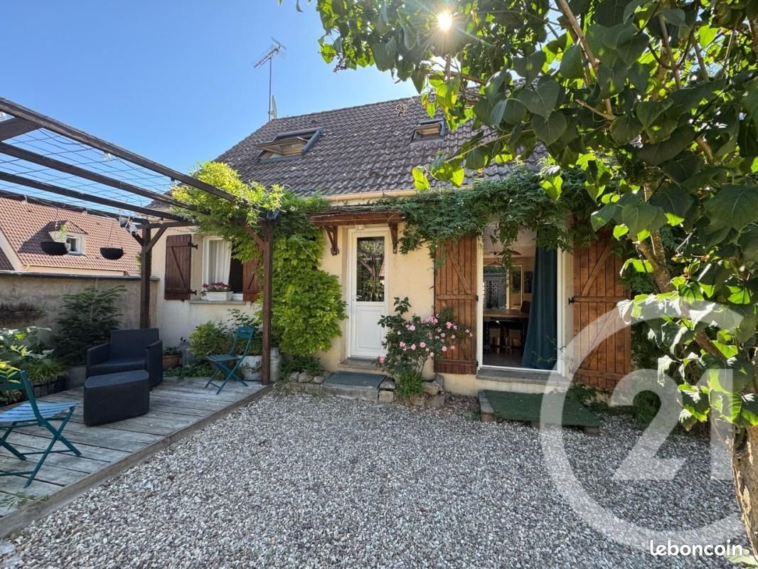 Maison 4 pièces 90 m² · à Oulins · 90 m² · 225 000 €