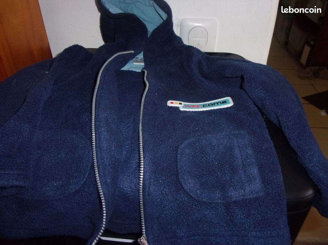 Blouson en polaire comme neuf avec capuche 23 mois (image 1)