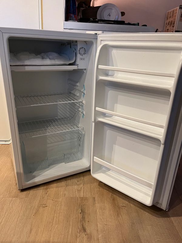 Achetez petit frigo blanc occasion, annonce vente à Chambéry (73