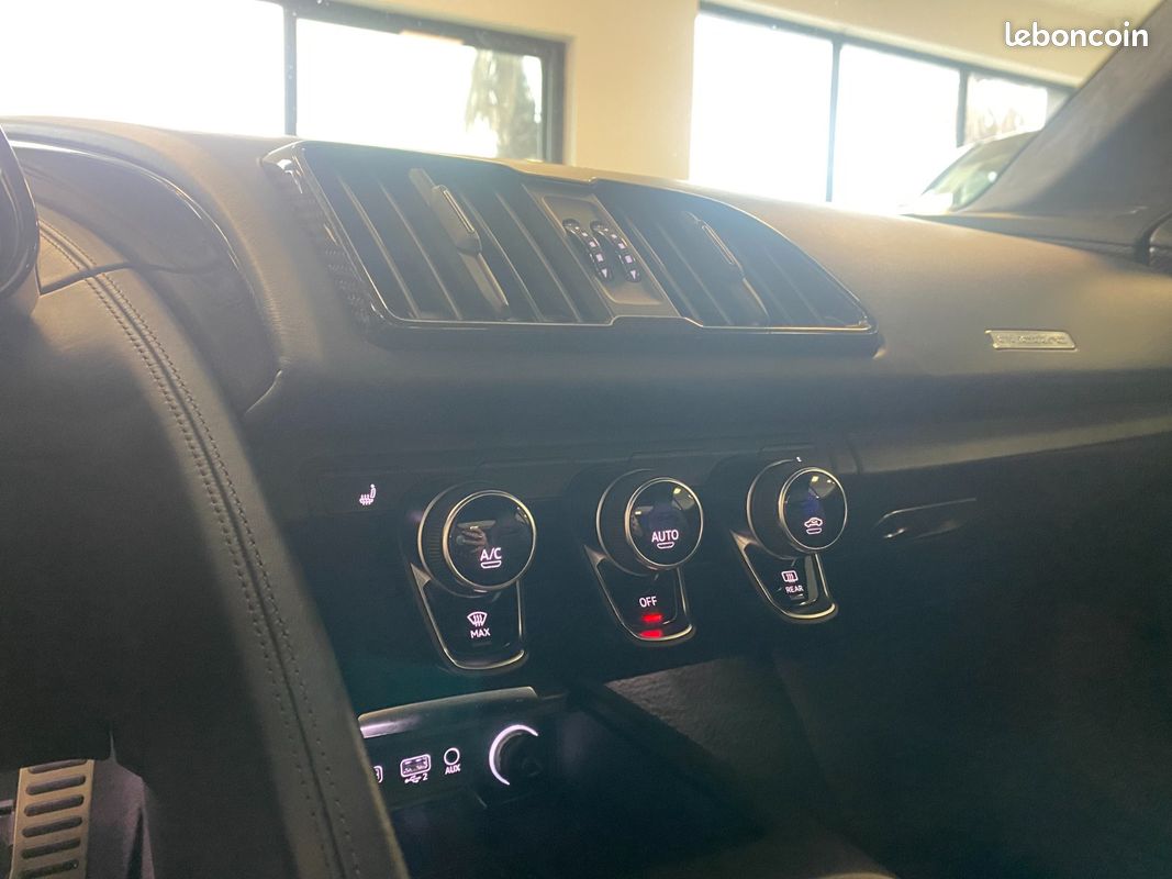 Audi R8 620 CV V10 Performance LOA 1 299 Euros Par mois Sièges Recaro Carbon Interieur et Moteur Gris Suzuka V 10 (image 40)