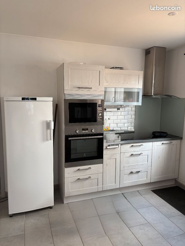 Location t2 (image 2)