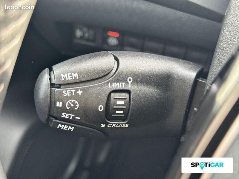 Peugeot 2008 1.5 BlueHDi 110 Active / GPS + CAR PLAY (image 20)