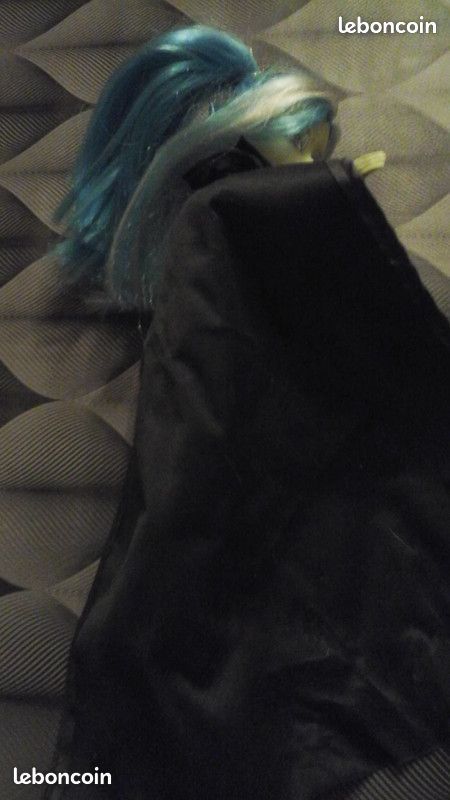Poupee zombie et sa cape (image 2)