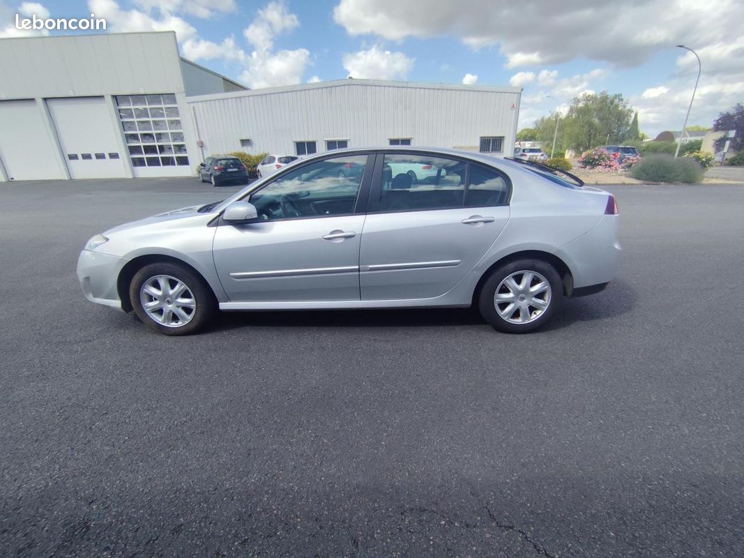 RENAULT LAGUNA 1.5 dCi - 110 III BERLINE Authentique PHASE 1 (image 12)