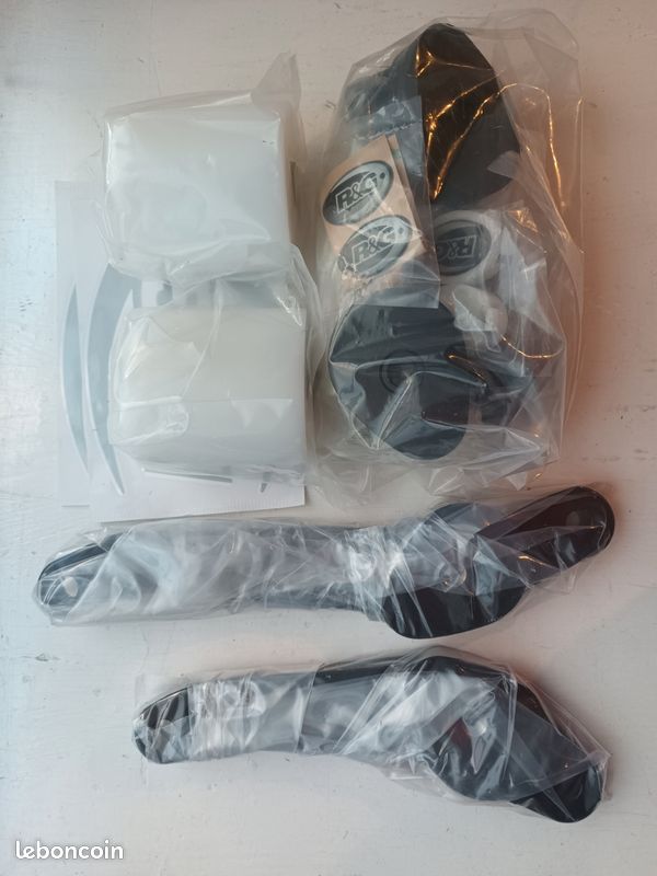 Tampons de protection R&G Triumph 660 Trident (image 1)