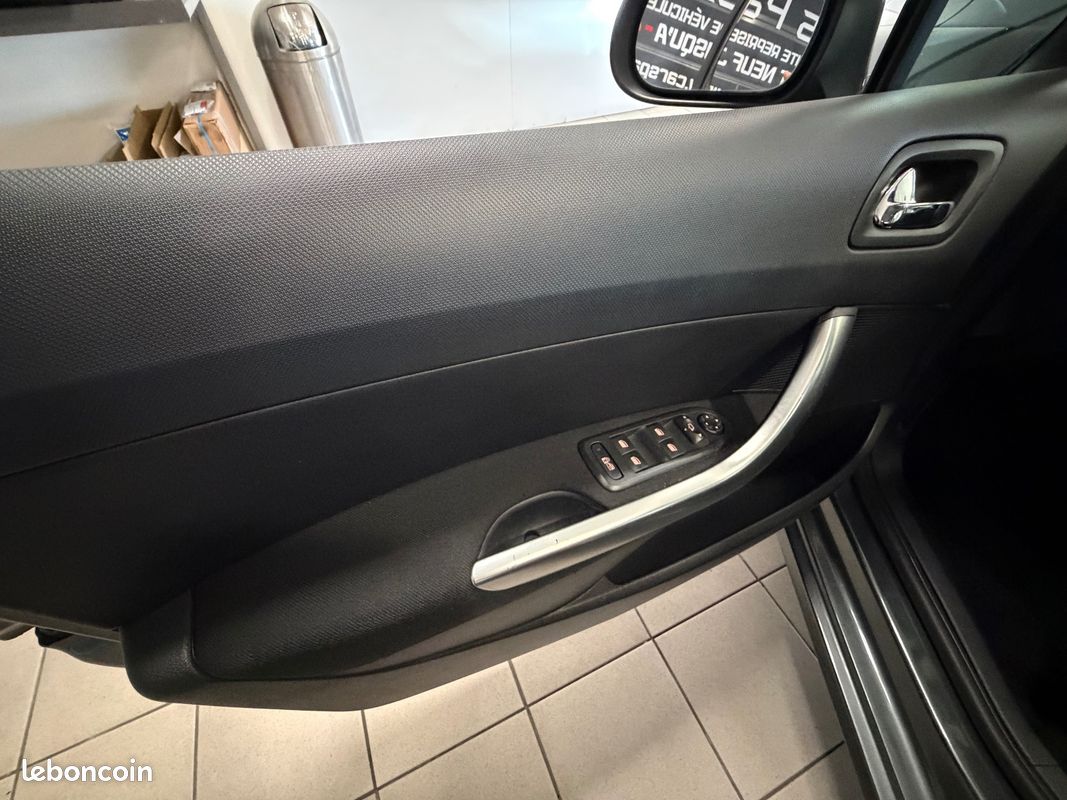 PEUGEOT 308 1.6 e-HDi 115ch FAP Sportium (image 10)