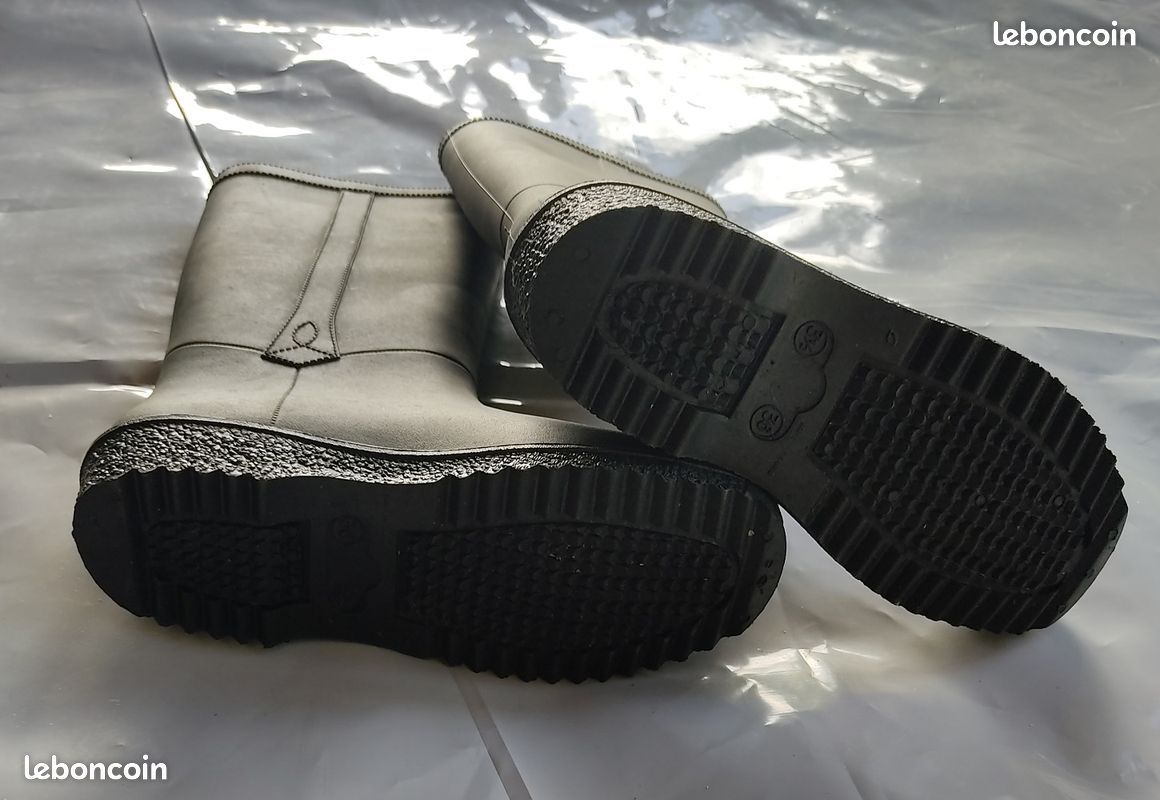 Bottes En Cuir Vert Carvela Pointure 36 (UK3) - Tiges Hautes, Talon 3 Pouces, Occasion, Style Genou