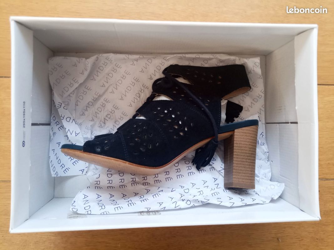 Chaussures à talon André très bon état Chaussures