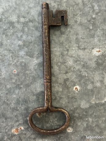 Grand cadenas ancien en fer forgé et laiton décoré d'une - Catawiki