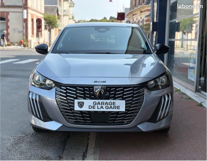 Peugeot 208 Allure 1.2 Turbo 100 – NOUVEAU MOTEUR DISTRIBUTION A CHAÎNE – 500 km – Garantie 8 ans (image 2)