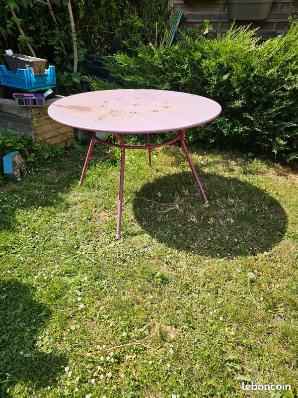 Table (image 1)