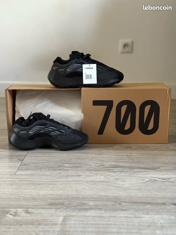 Yeezy 700 v3 Dark Glow, full packaging Chaussures