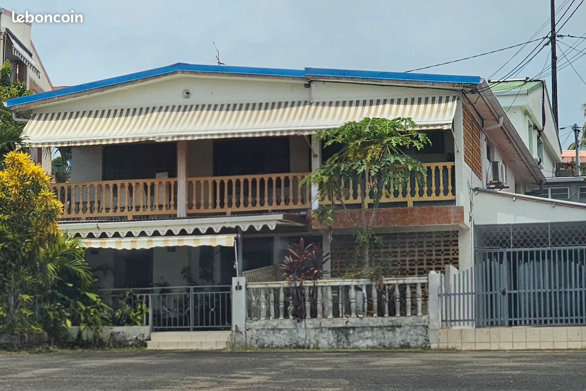 Maison 5 pièces 140 m² · à Le Marigot · 140 m² · 900 €