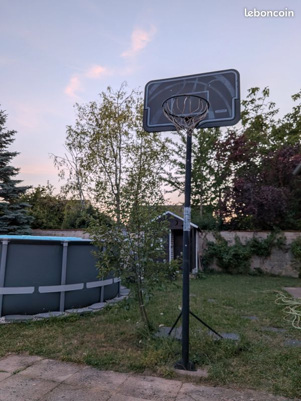 Panneau de basketball (image 1)