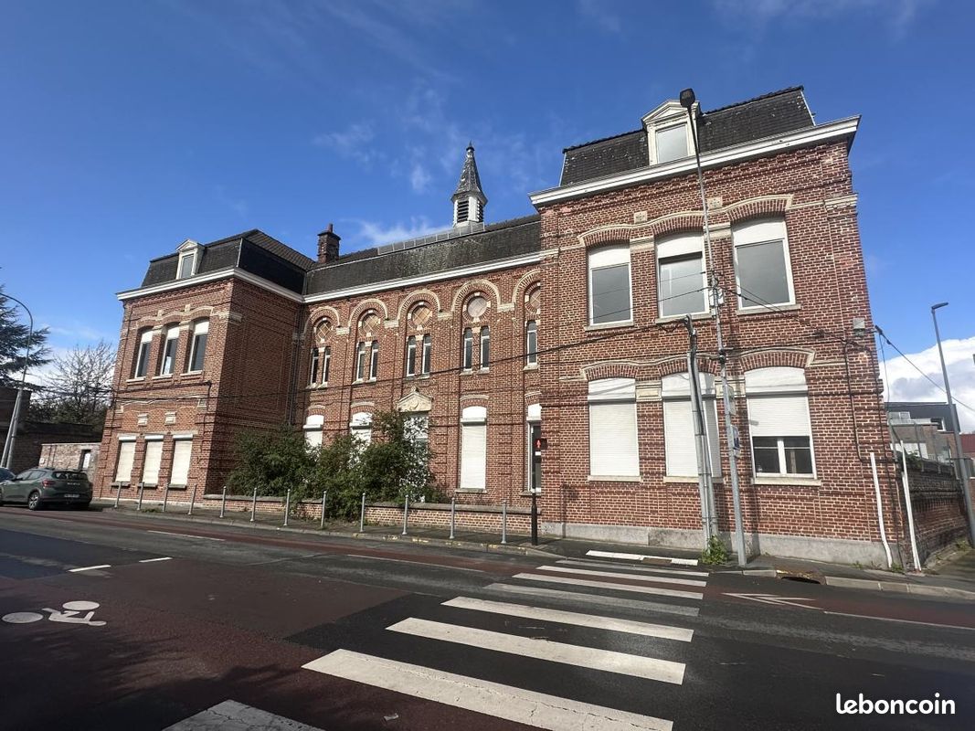 Immeuble 1066 m² · à Hem · 1 066 m² · 795 000 €