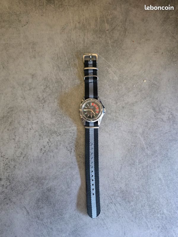Montre Plongée Vintage Tanagra Pour Femme - Mécanique 17 Rubis - Cadran Noir Et Bracelet écru