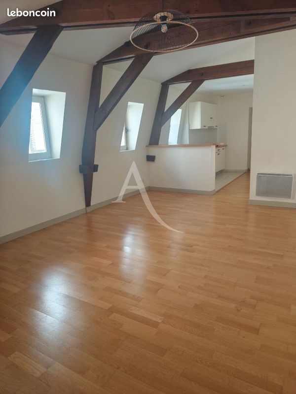 Appartement 2 pièces 51 m² · à Saintes · 51 m² · 630 €