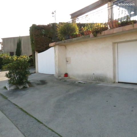 Studio indépendant 2 personnes dans villa mi-colline avec belle vue Cap d'Antibes . Parking gratuit (image 7)