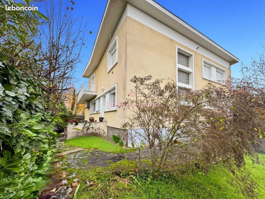 Maison 10 pièces 240 m² · à Trélissac · 240 m² · 252 000 €